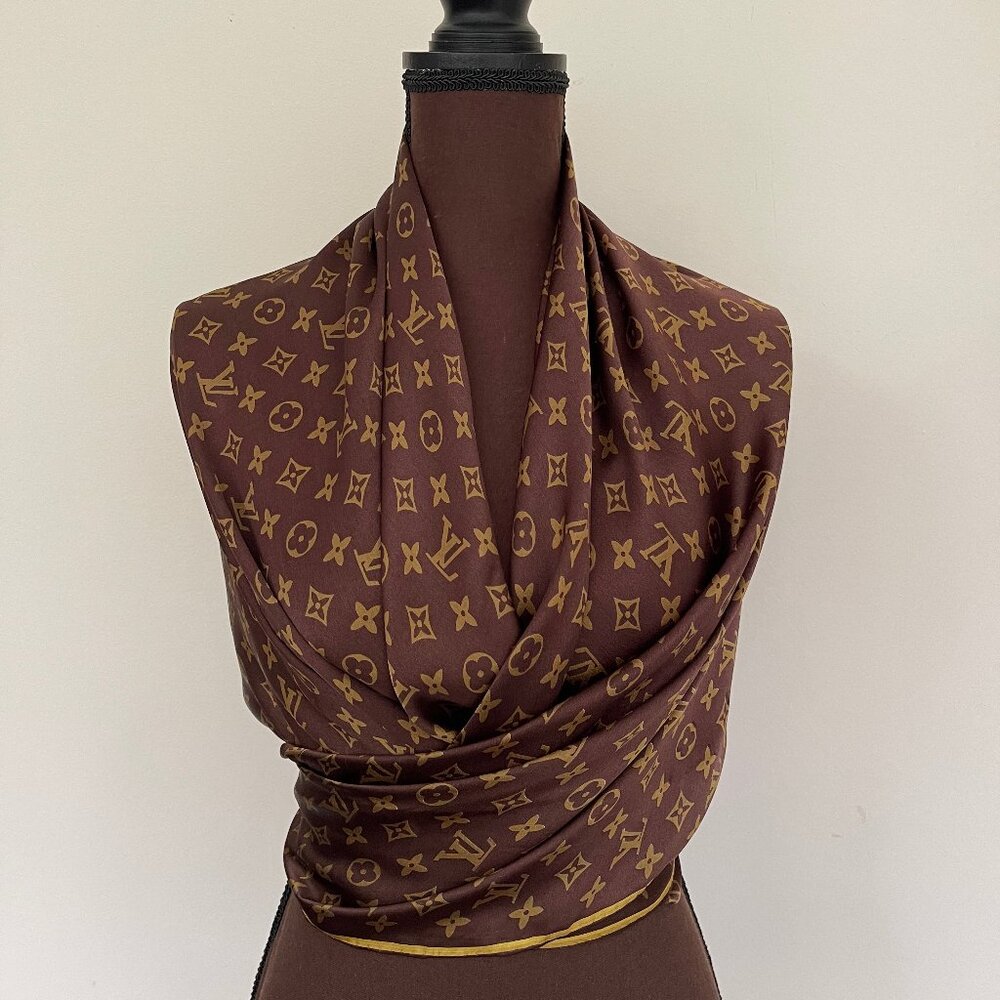 Display#1 Louis Vuitton Monogram Logo Animal Oversize Brown Gold Silk Wrap - Picture 14 of 16